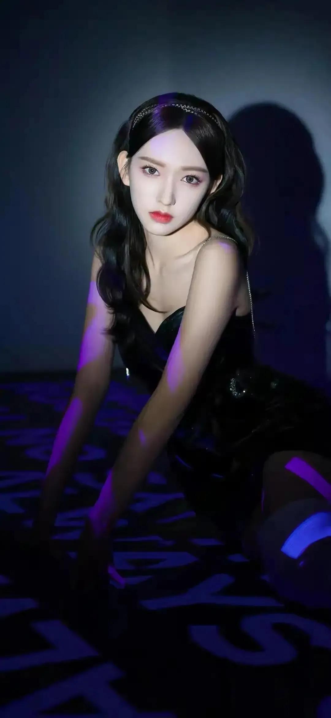 程潇的眉毛和眼影，画的特别好看，和她人一样的漂亮