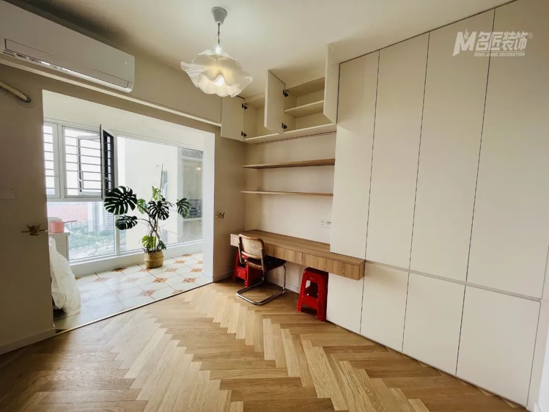 135㎡四室两厅的原木风，住温馨的房子，过舒服的日子