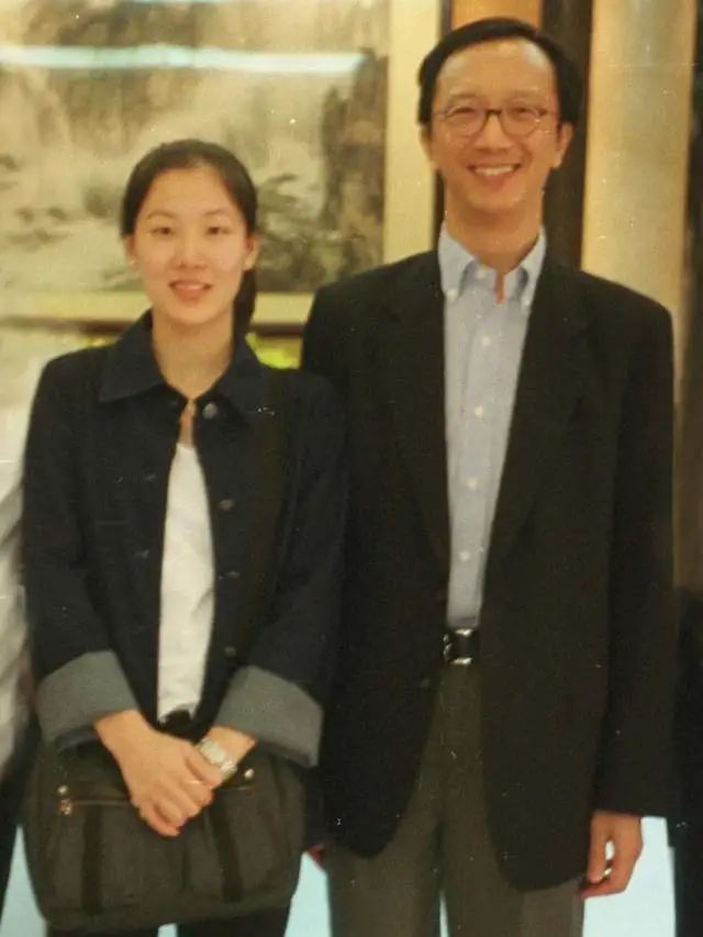 跳水天后伏明霞现状如何（跳水女皇伏明霞近况：71岁丈夫身价百亿，19岁女儿亭亭玉立）