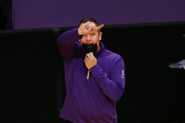 想知道为什么不给看nba(为什么不让霍华德上场？沃格尔终于说出心里话，不信任霍华德)