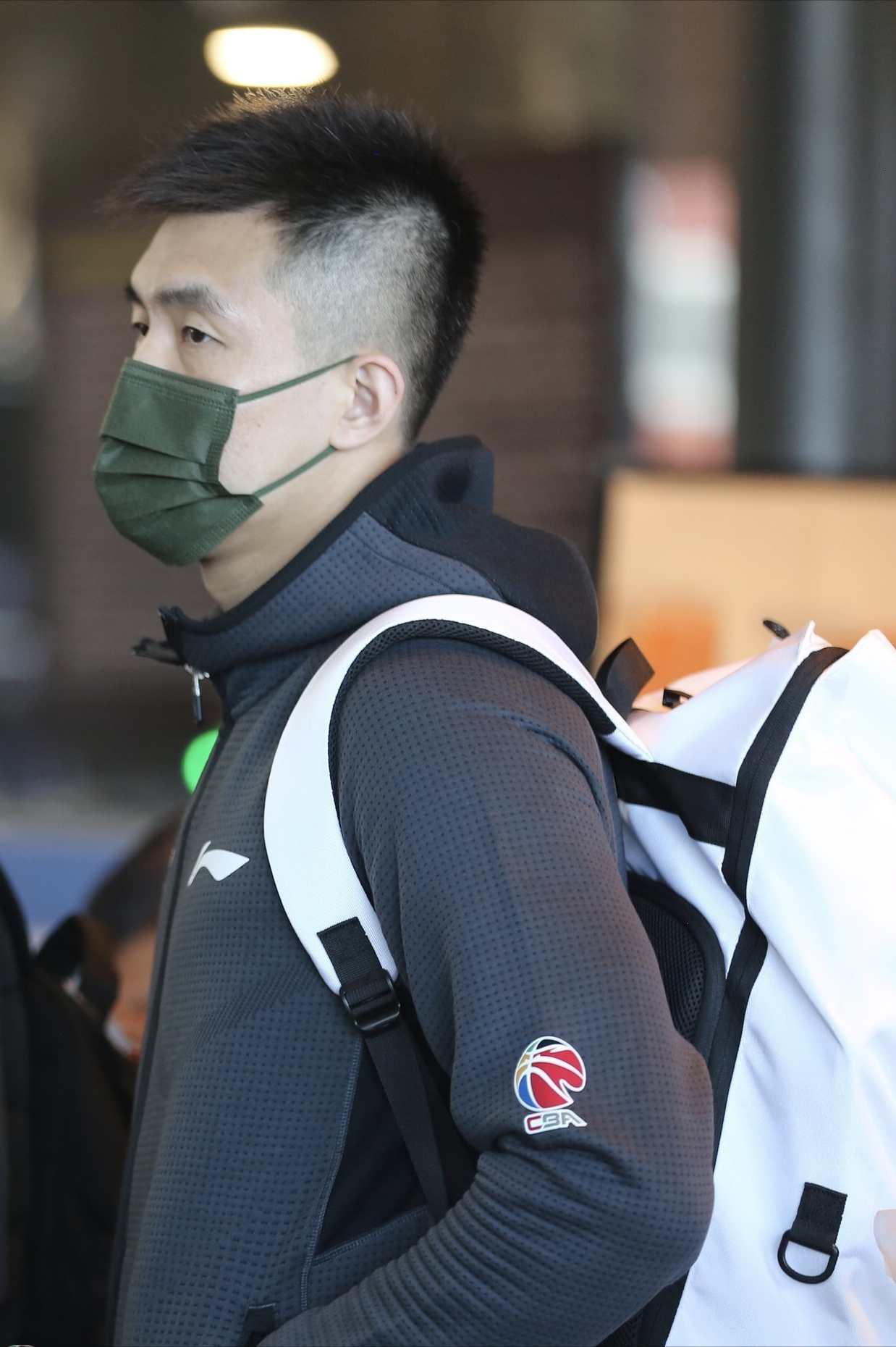 辽宁队出征,郭艾伦机场最受粉丝喜爱,广厦已入住)