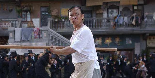 电影《功夫》中，五郎八卦棍、十二路谭腿、铁线拳三人哪个最强？