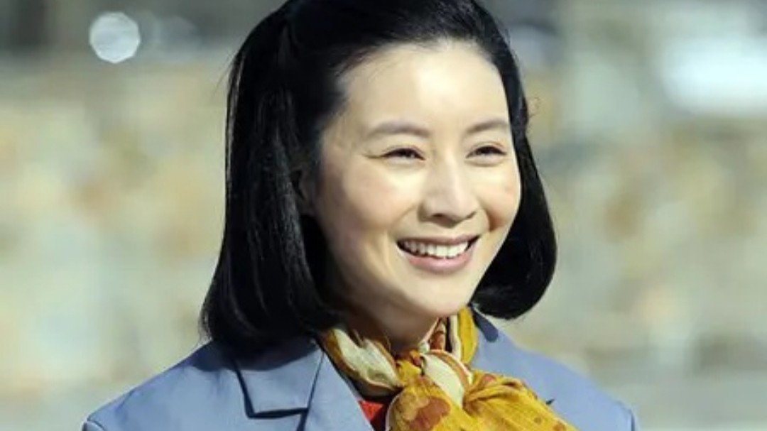 原来,秘书李志高一直觊觎石小青的美貌,得知她快要调离后,就买通了