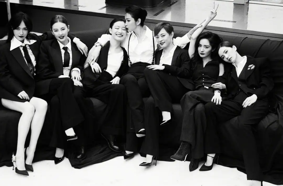 两个女明星合照(明星双人写真大pk:杨幂秀美腿,马伊琍好土气,胡歌