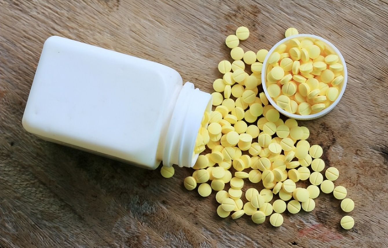 几元一瓶的维生素b2,是高血压克星?不可停药,但或有3方面好处