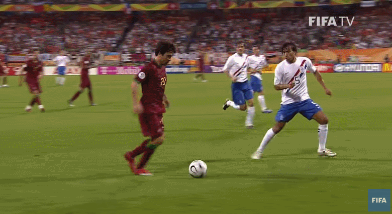 06世界杯荷兰对葡萄牙全场视频（世界杯史上最疯狂的比赛，荷兰葡萄牙上演全武行！C罗被踢哭退场）