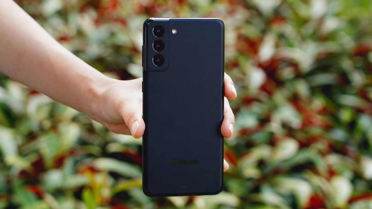 大屏手机盛行中，三星官翻机S21+好不好？