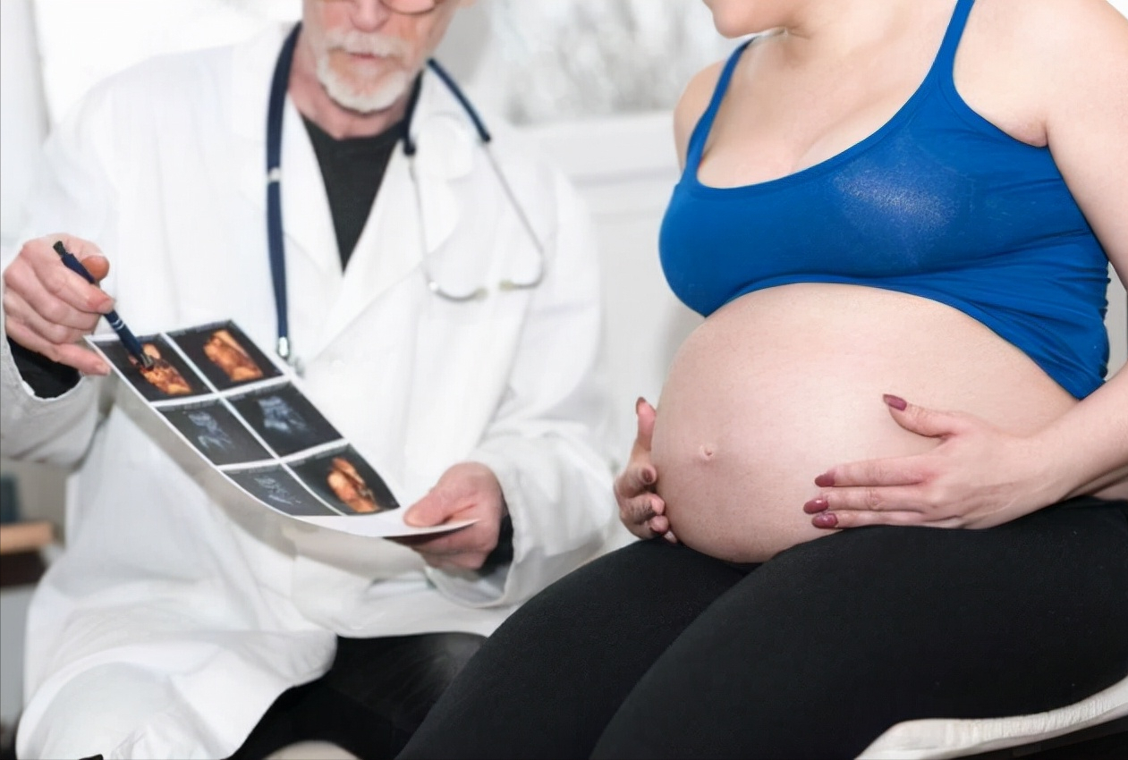 孕中期做四维彩超，胎儿总是捂着脸，原来跟这四个原因有关