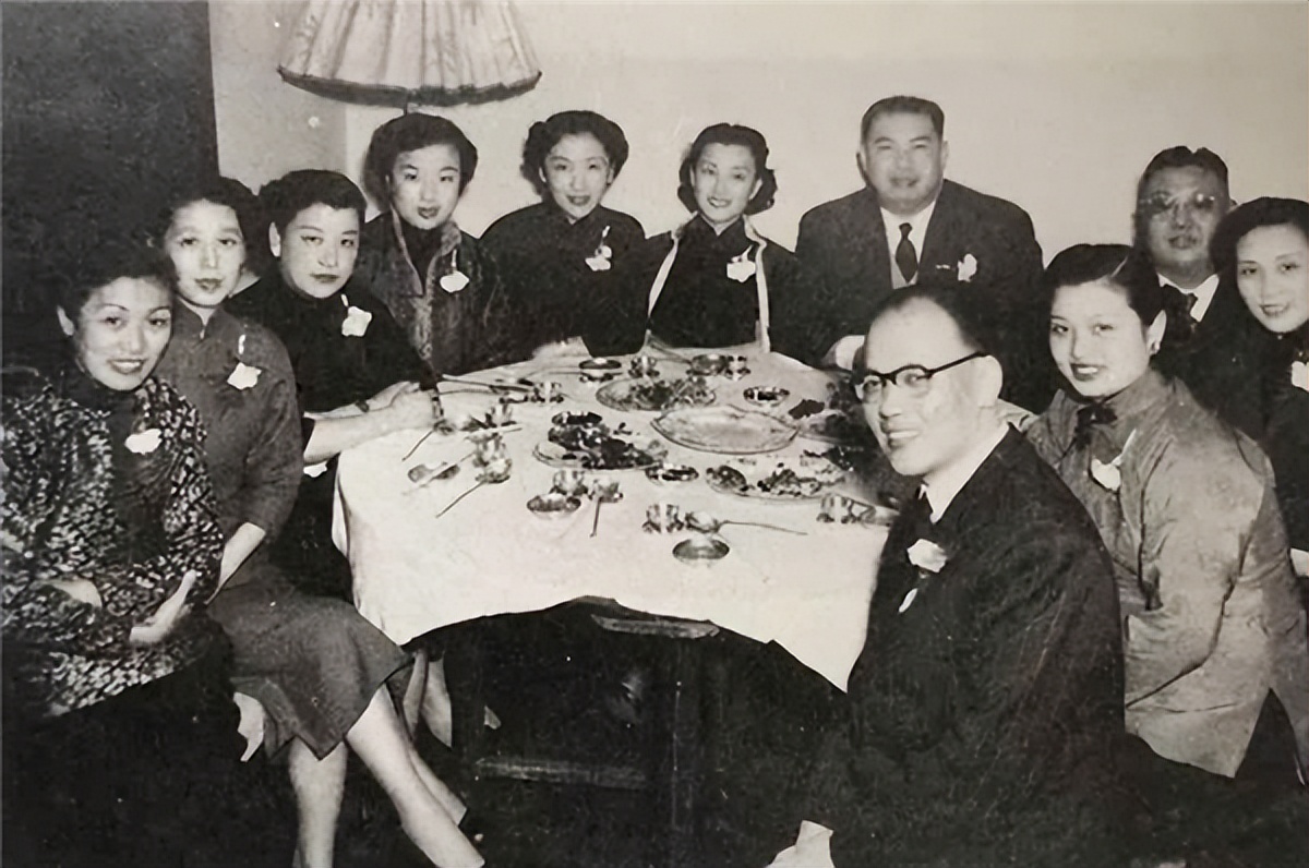 民国的名媛生活有多么奢侈？每天衣服不重样，私人订制昂贵奢侈品