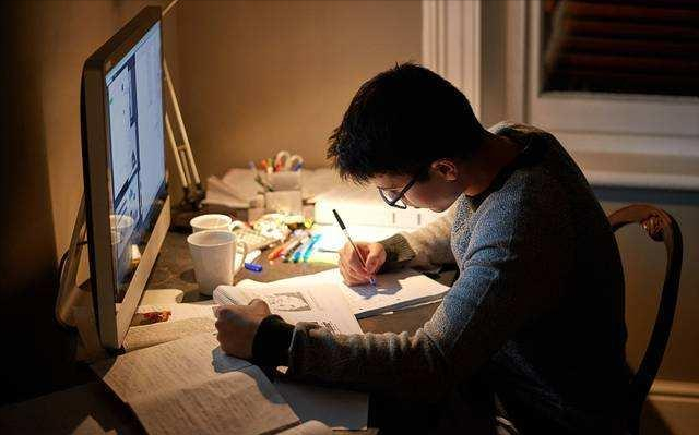 二三流高中的普通学生，平常成绩只有270，能考上大学吗？