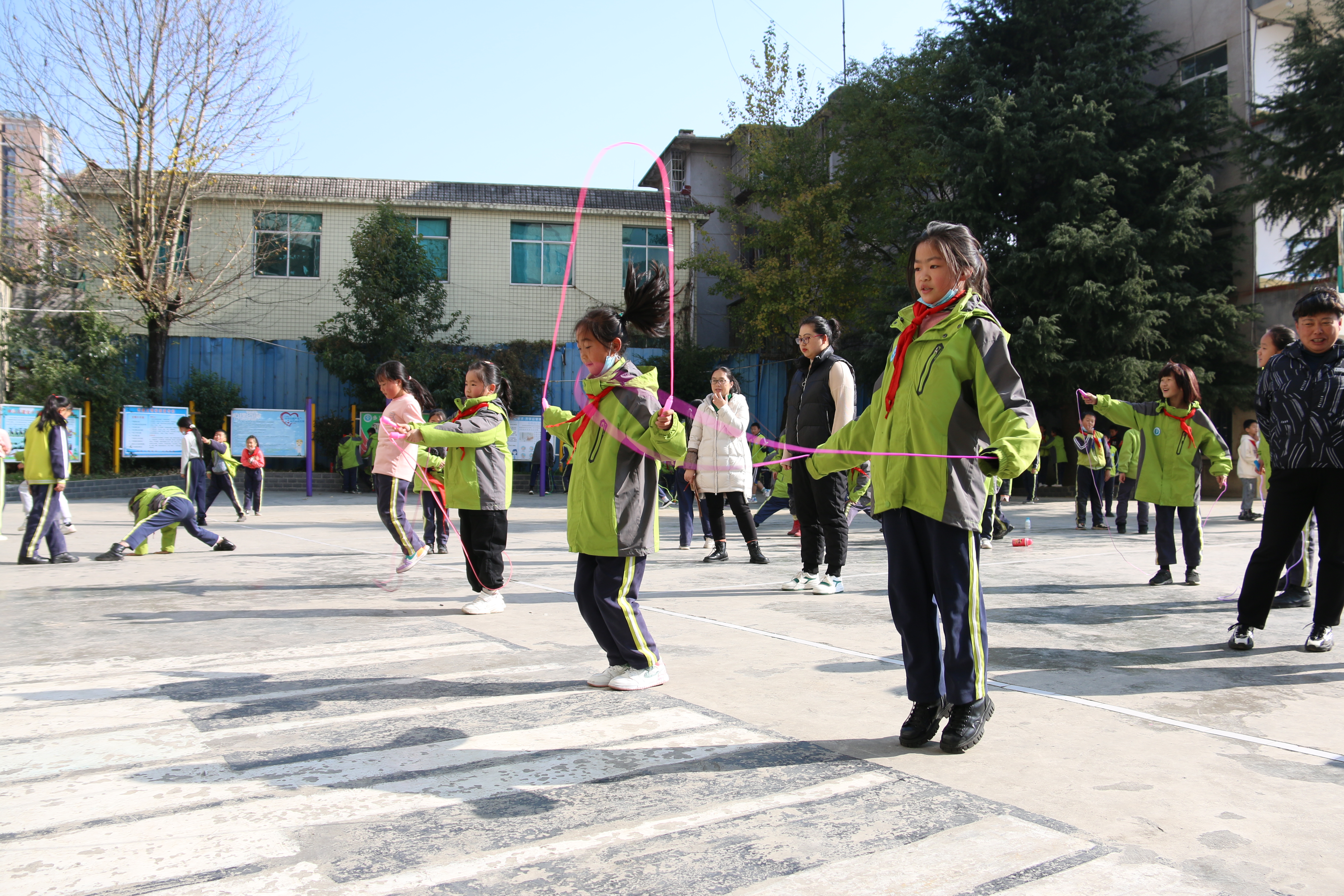 钟山区建业小学开展2021小学生冬季运动会(图2)