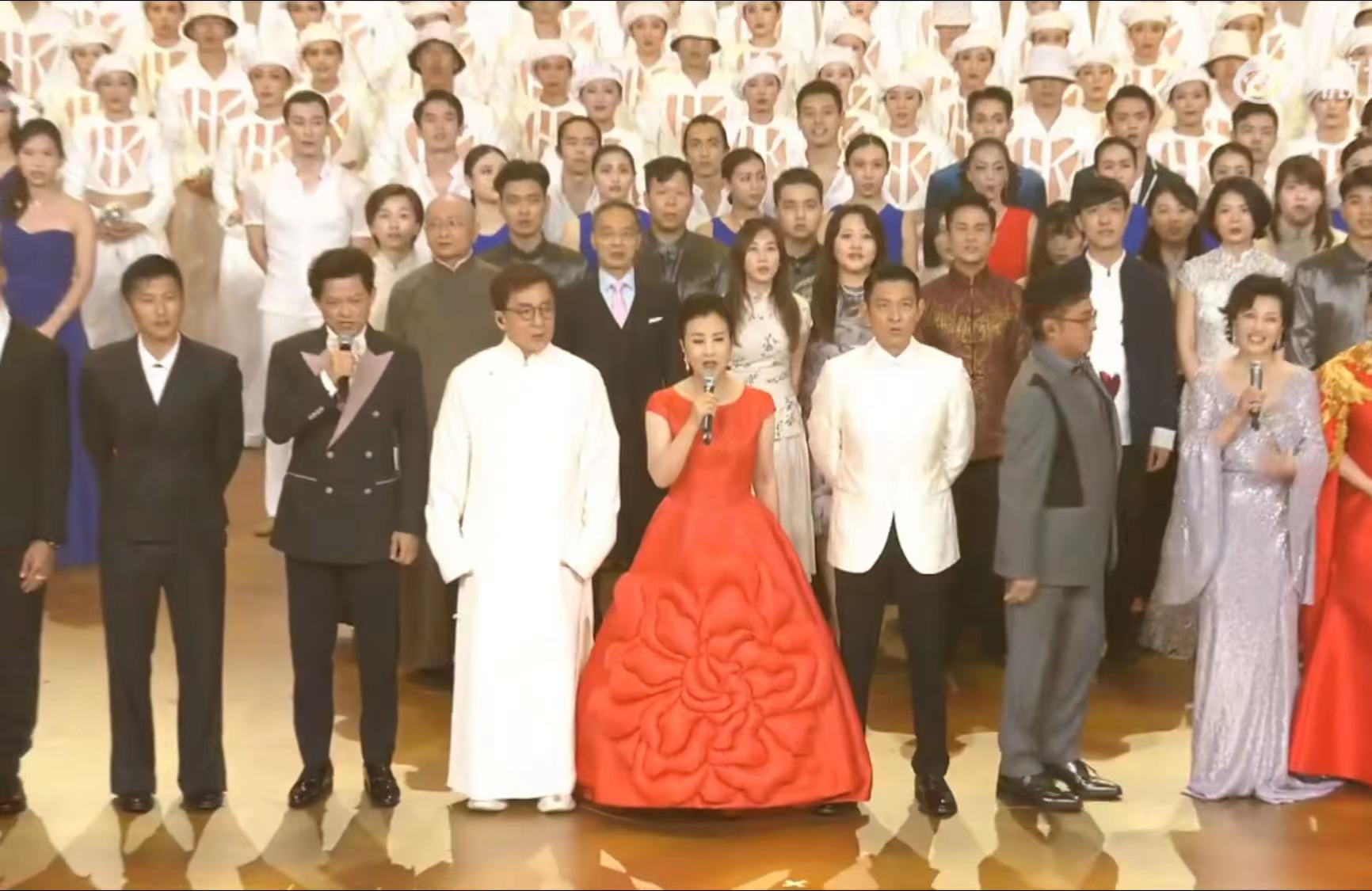 庆祝香港回归25周年文艺晚会，刘德华谢霆锋陈伟霆齐唱《中国人》