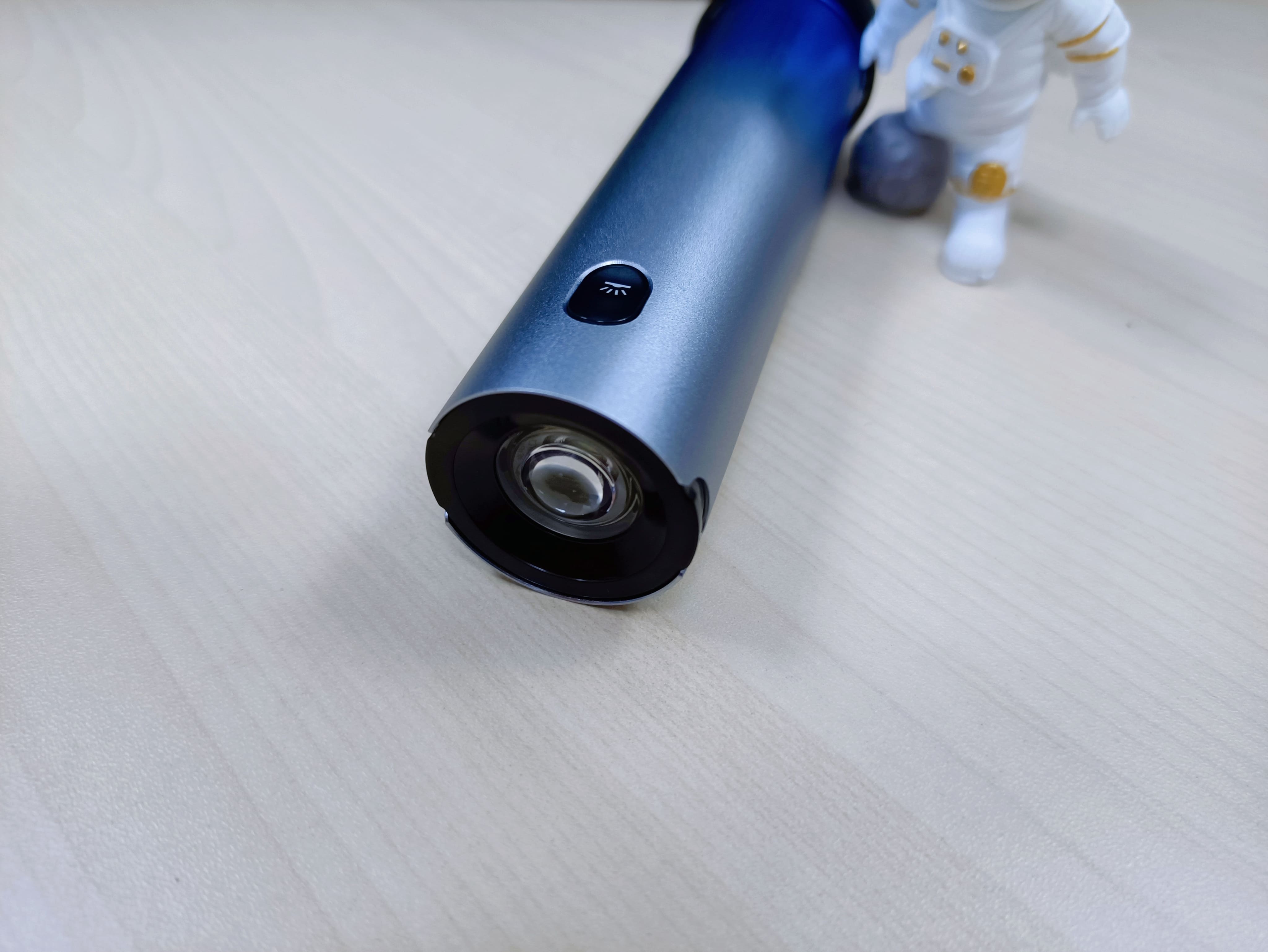 告别邋遢，交给须眉剃须刀T6 Pro