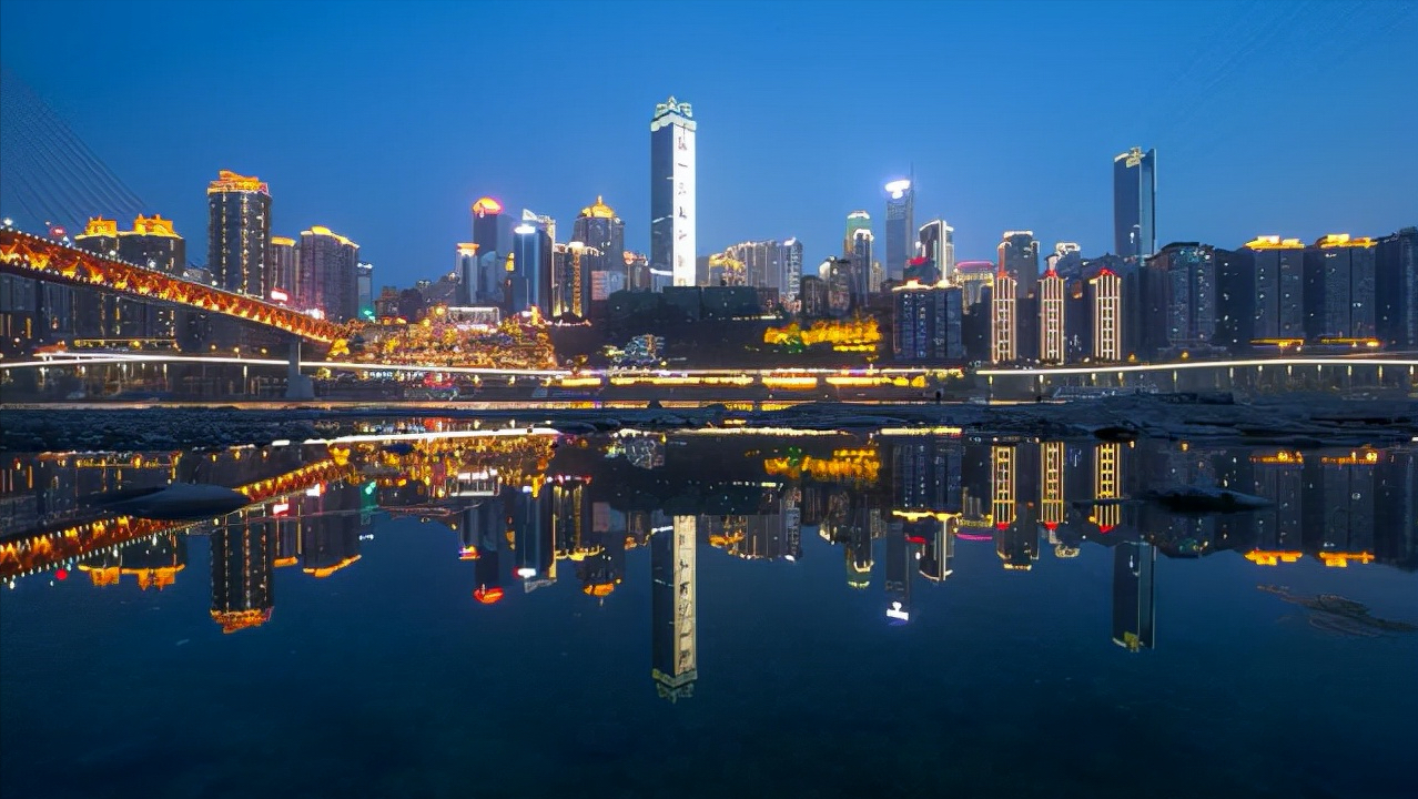 会挖掘它的深厚历史文化背景和灿烂的历史文化,如果用一日去了解重庆