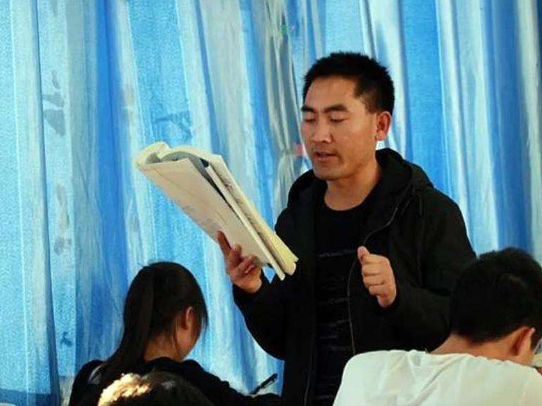 19岁背“疯母”千里求学，贵州第一孝子刘秀祥，后来成了副书记