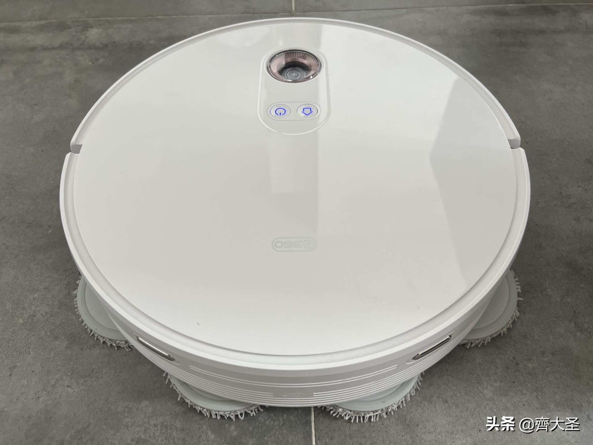 拖地哪家强？四款热销扫拖机器人实测（石头/云鲸/360/科沃斯）