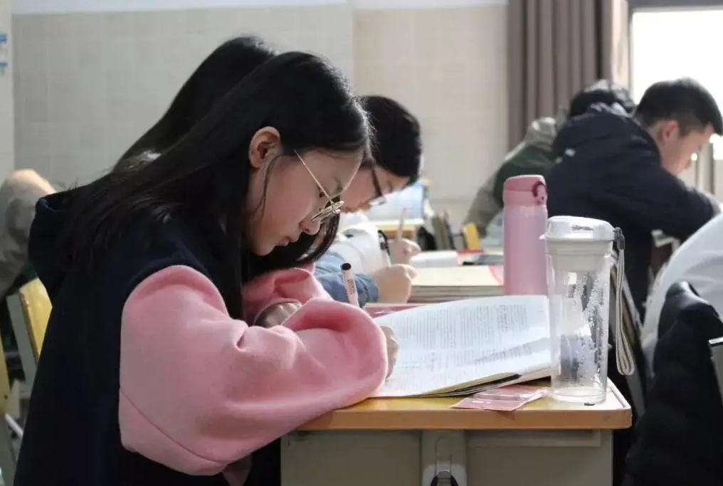 2022高考进入倒计时，学生若想考上本科，分数需要达到多少？