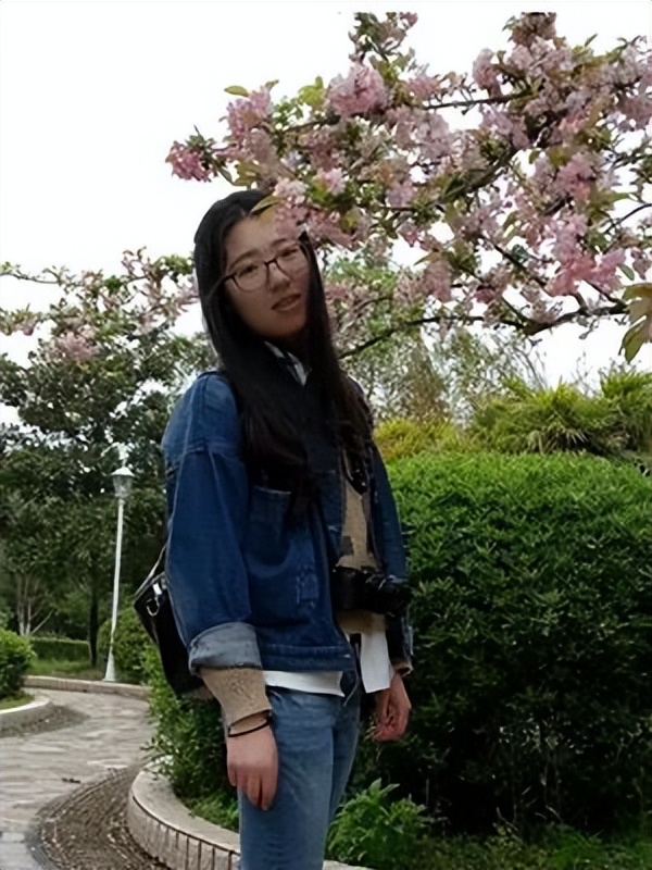 素笺静花——钟彩霞花鸟画