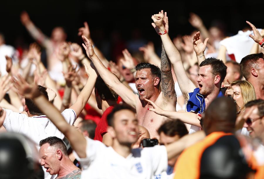 足球已越来越疯狂（足球为什么让人疯狂？）