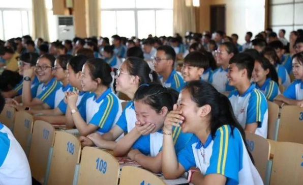 如果高考“开卷”让带一样物品，你会带啥？“学神”的回答太精彩