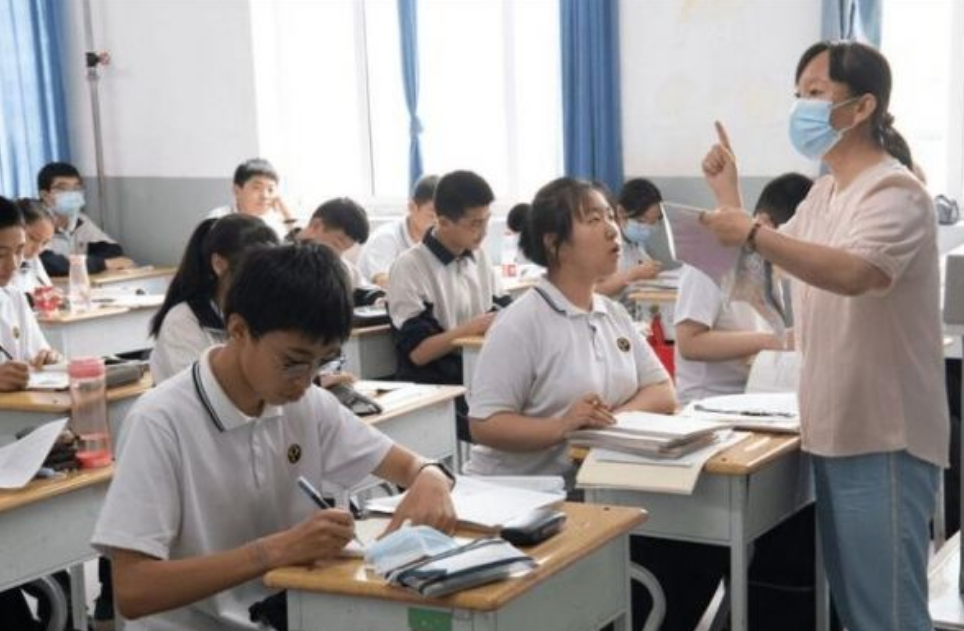 全国教师工资最新排名出炉，教育行业薪酬待遇迎来积极变化