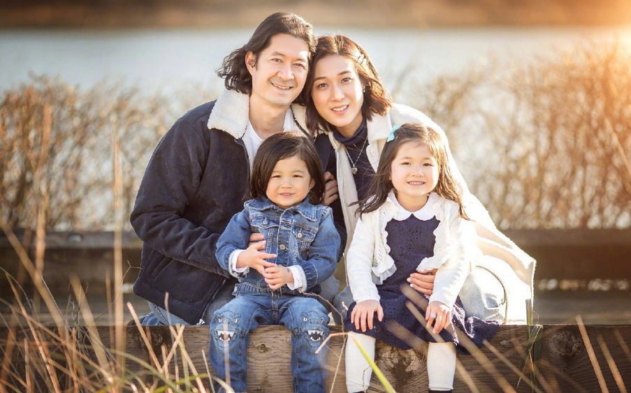 38岁女星钟嘉欣官宣三胎！穿紧身衣小腹隆起明显，晒三胎B超照