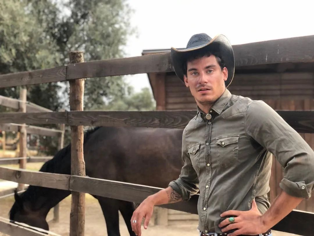 意大利男演员斯特凡诺·吉安诺因出演美剧《白莲花度假村》而走红