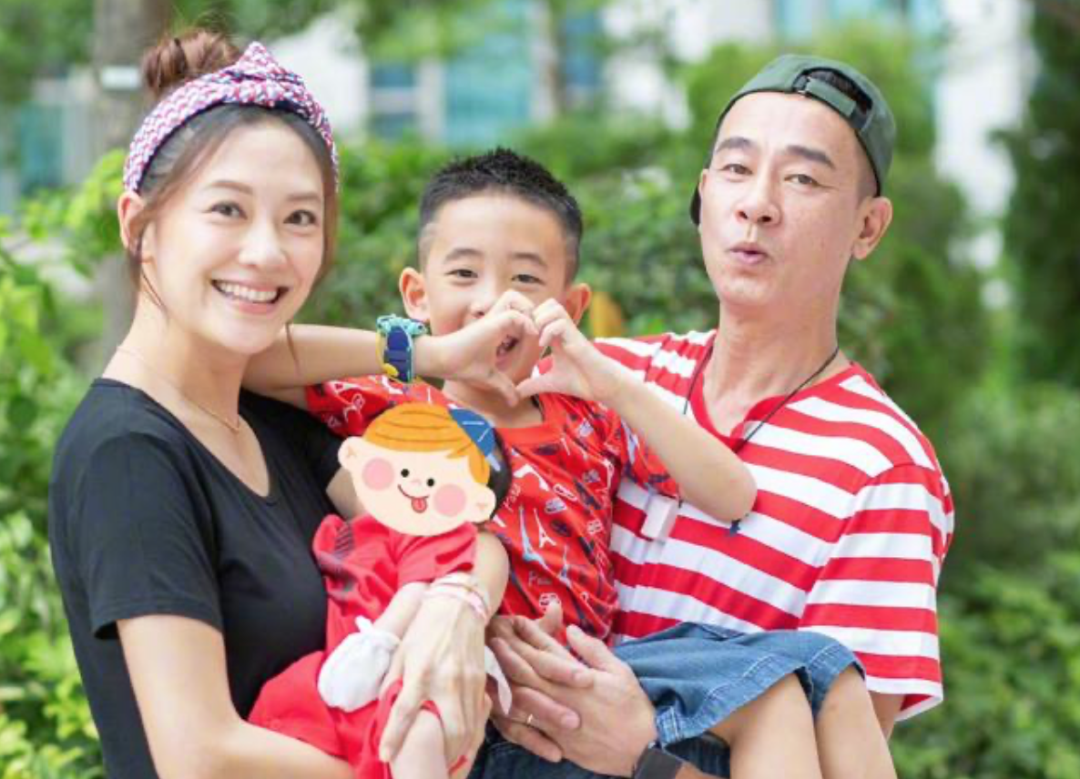 天后杨千嬅被曝举家搬迁上海，儿子在内地读书，一年仅学费就28万