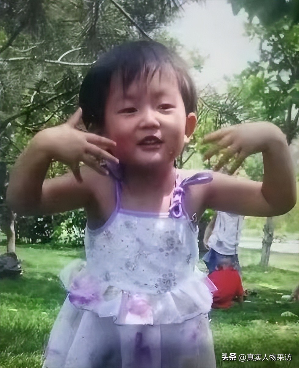 我离婚后独自带娃，女儿4岁托给邻居照顾，晚上去厕所，人间蒸发