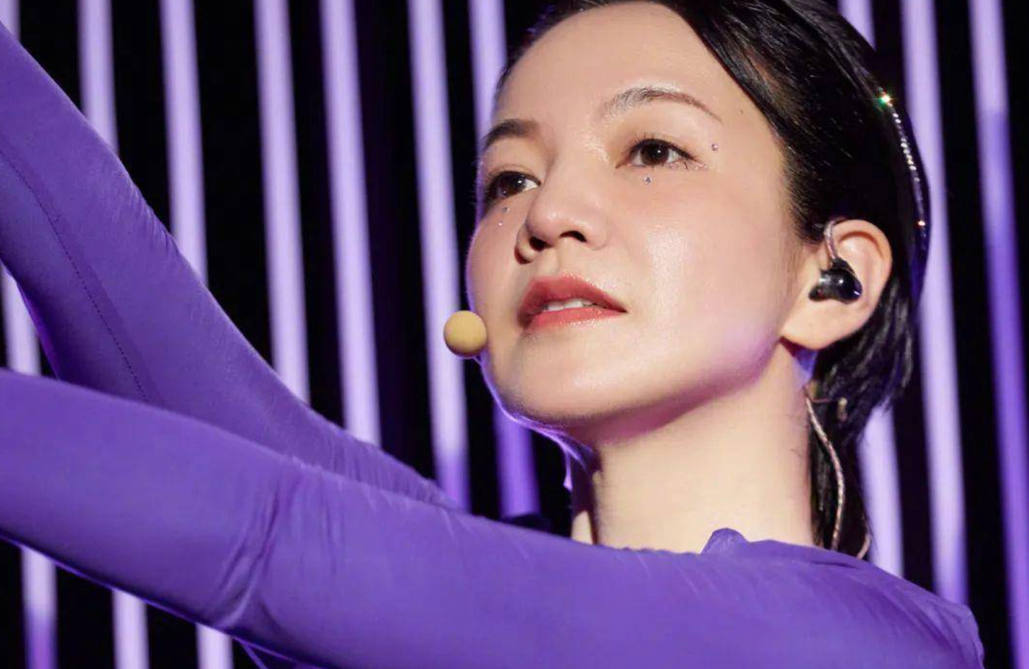 阿雅:下嫁活佛老公,住千万豪宅资产甩大小s几条街,成人生赢家