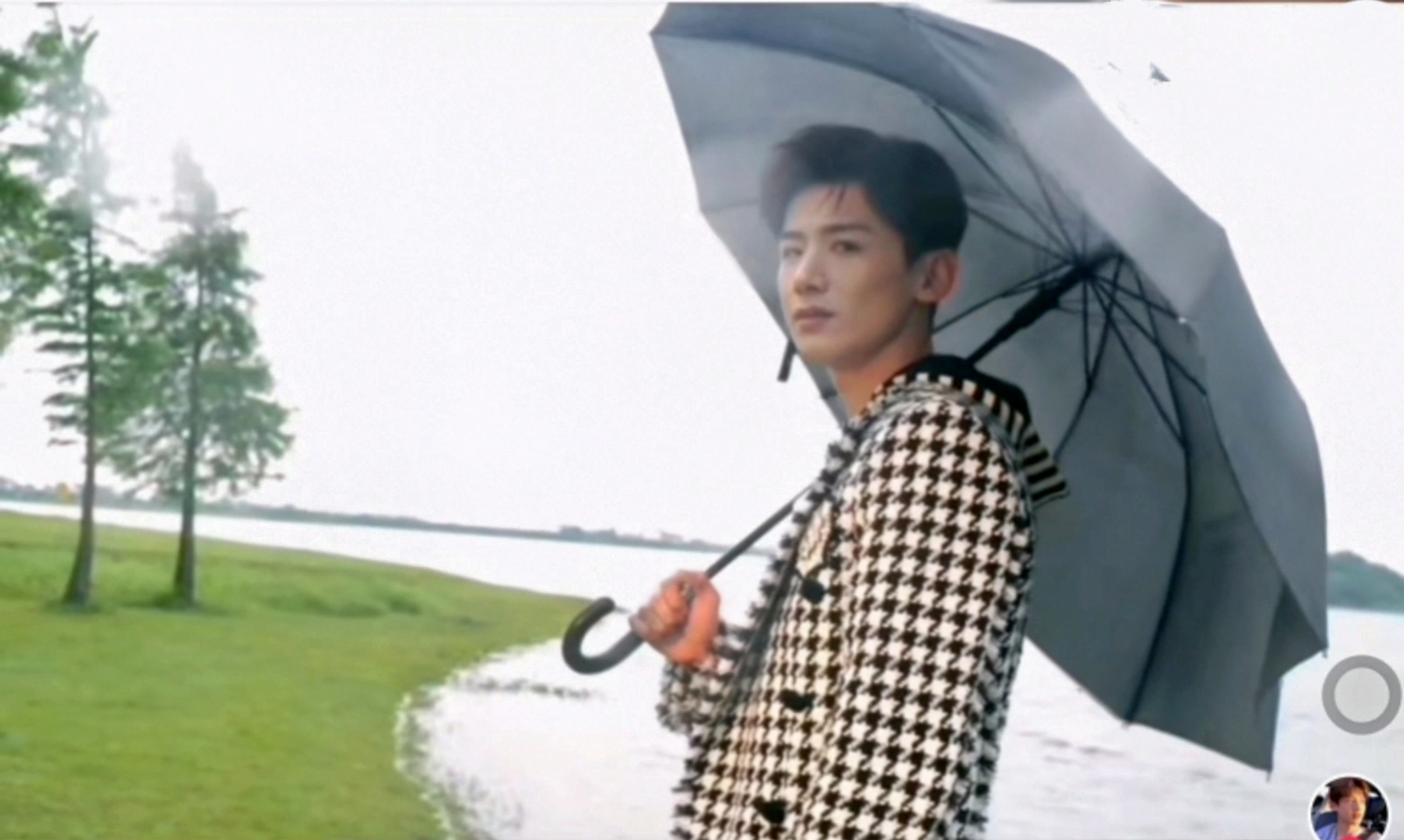 白敬亭的幕后花絮，看完后你笑了吗？