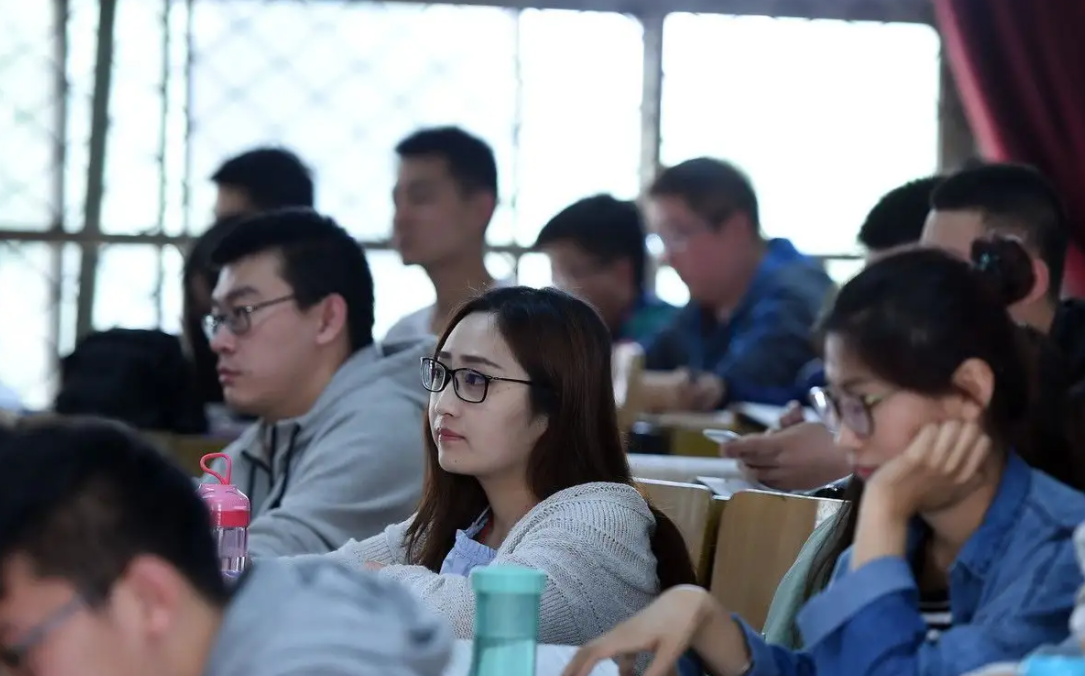 读4年本科要花多少钱？大概需要这个数，普通家庭很有压力