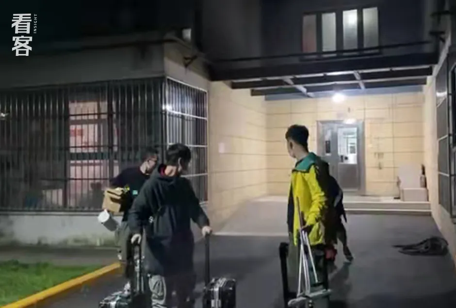 做家政的90后男生,让阿姨们饭碗不保