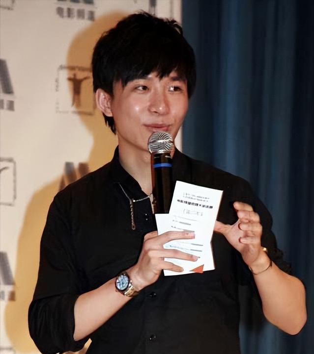 世界杯主持人事件(央视主持人边策:和母亲通话1小时后从8楼坠亡,生前