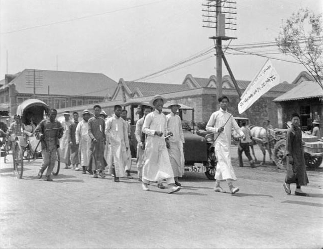 1938年，秘书给毛主席点了一根烟，毛主席：此人有问题，把他调走