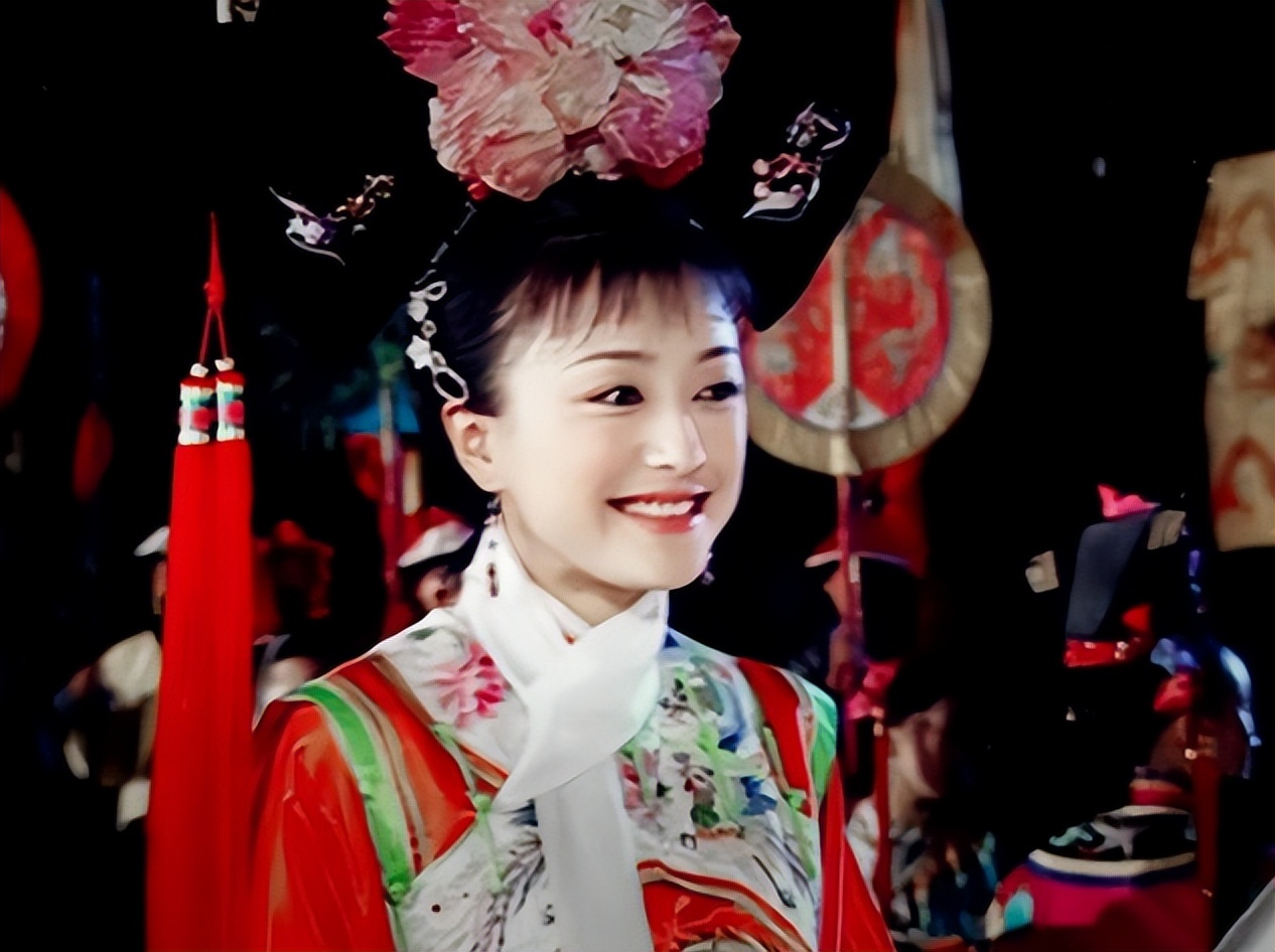 知画和小燕子谁是正妻?睡衣,旗头上的区别!当家主母一目了然