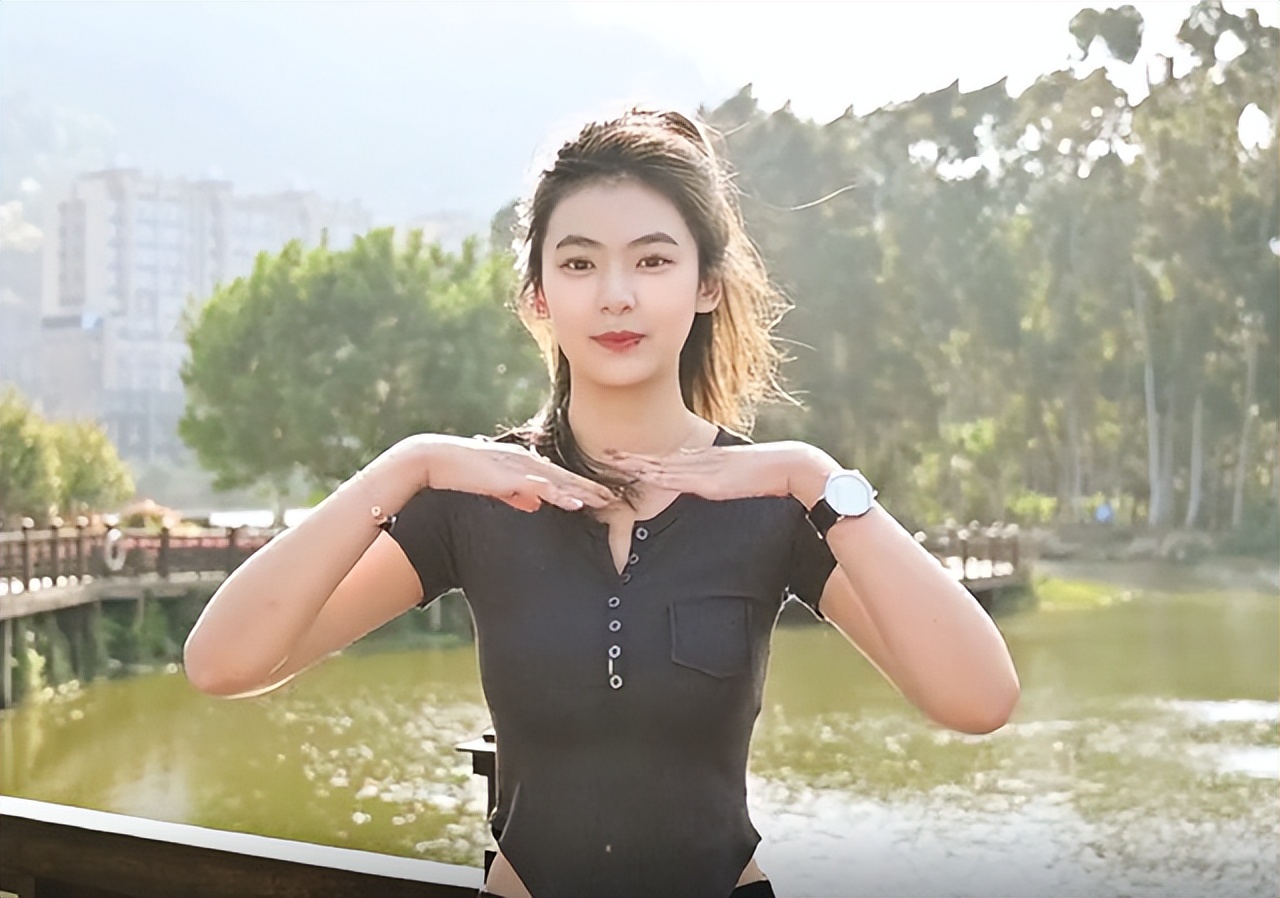 福建一美女校花长相甜美意外走红，发声回应：平常心，做自己
