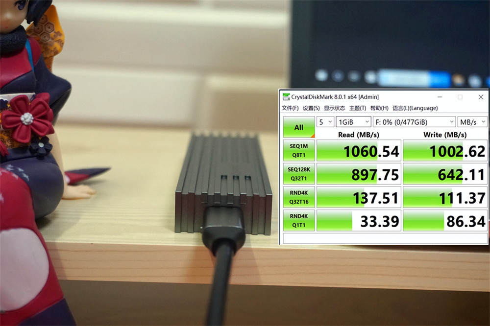 带散热马甲的M.2 NVMe移动固态硬盘盒子