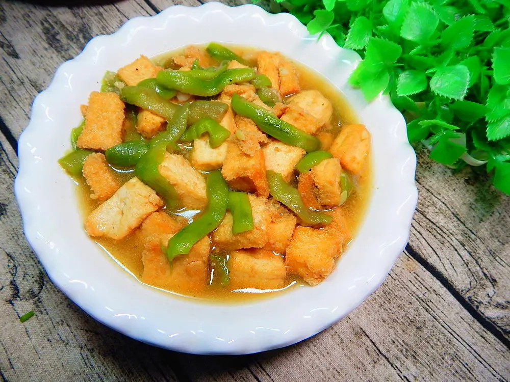 【丝瓜烩油豆腐】做法步骤图 解馋下饭又有营养-起舞食谱网