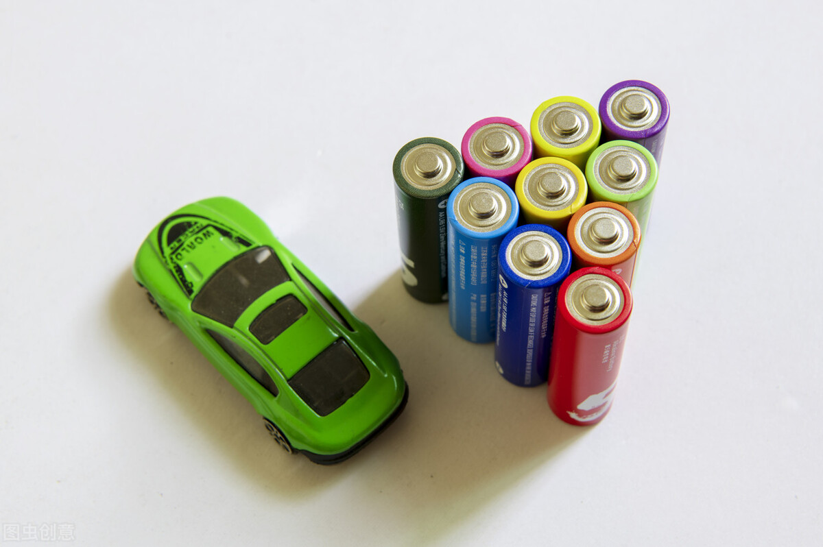 不少人后悔买电动车，充电慢，换电池成本高，不保值是硬伤