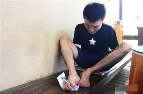 无臂状元杨孟衡，考上剑桥硕士，收获爱情，结婚生子成了人生赢家