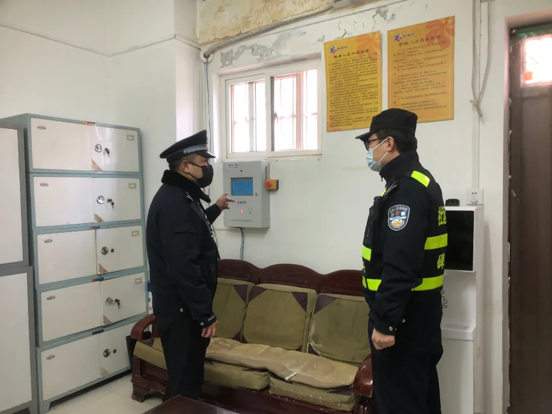 排查校园隐患 维护核检秩序——西安碑林公安着力护卫开学季