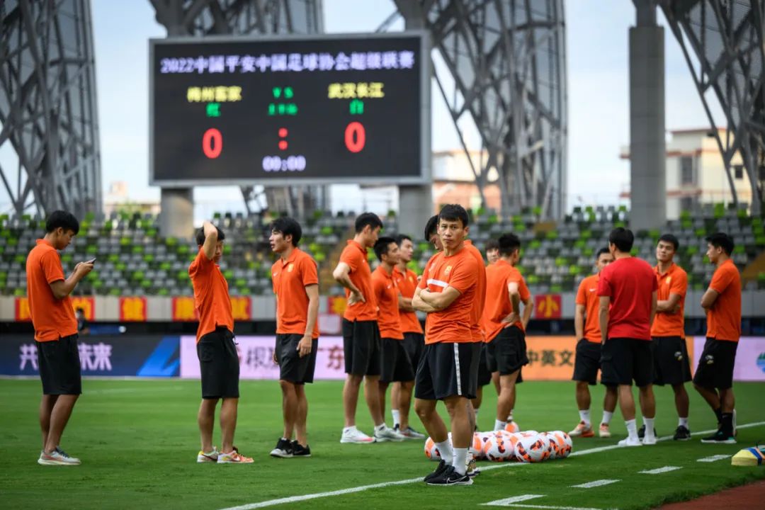 武漢長江足球俱樂部（武漢長江“禁賽事件”背后的博弈：稱要嚴守規則的足協何故變卦？）