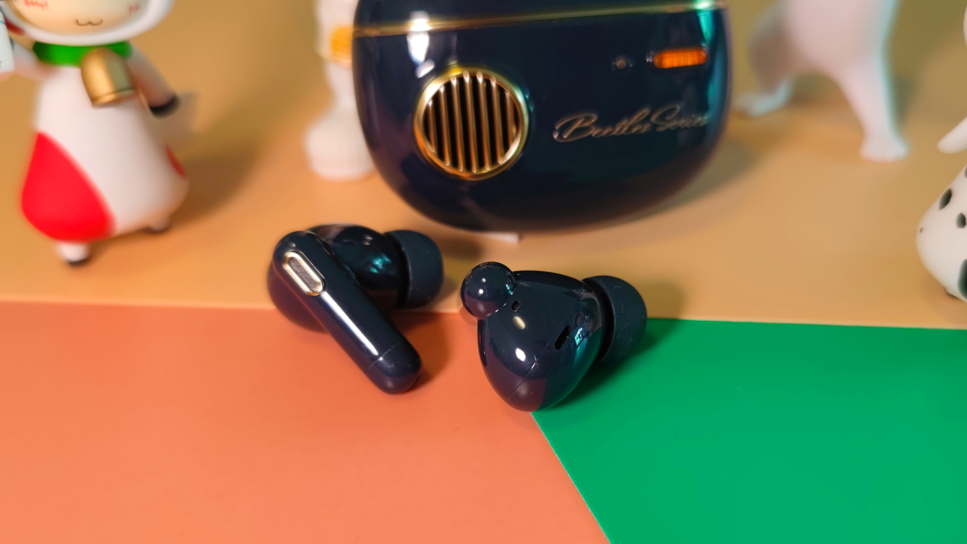 老婆生日礼物送什么？送她漫步者Retro Pro降噪耳机