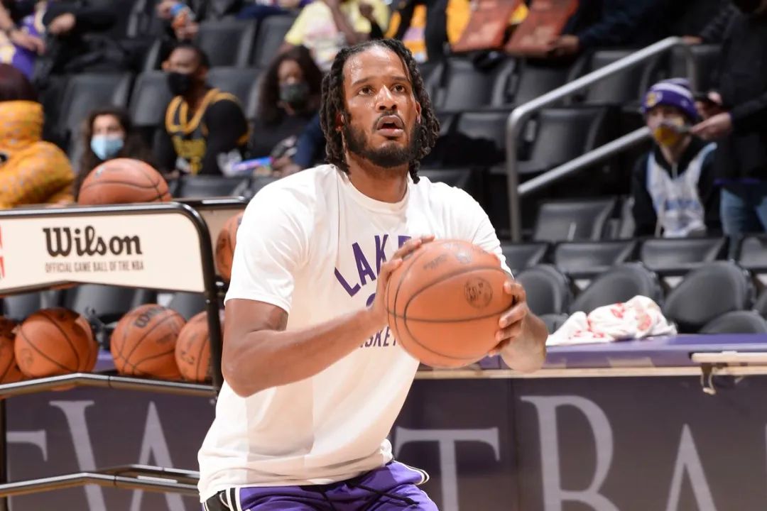 2021年湖人阵容图片（上赛季湖人30+老兵，已有10人找不到工作，这阵容能赢才有鬼…）