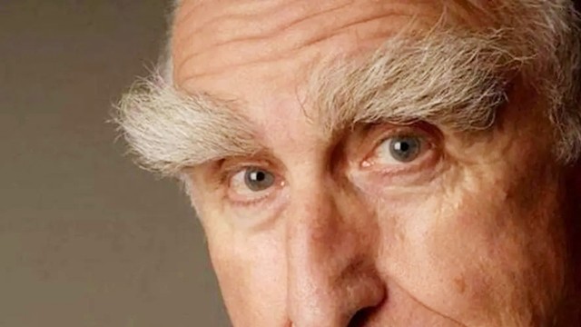 头发最长的人图片(九旬老人眉毛突然疯长) - 赤虎壹号