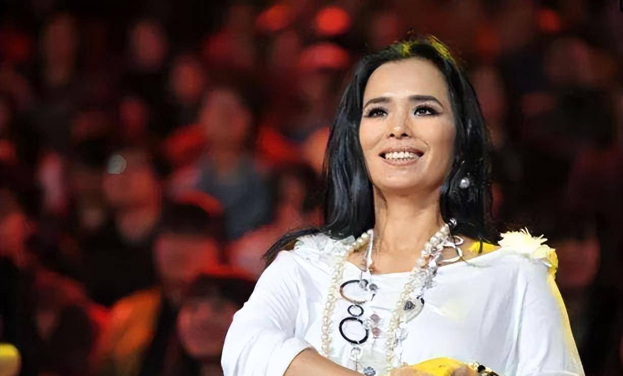 60岁韦唯现状:住纽约豪宅,家暴前夫已去世,3个儿子成最大心结