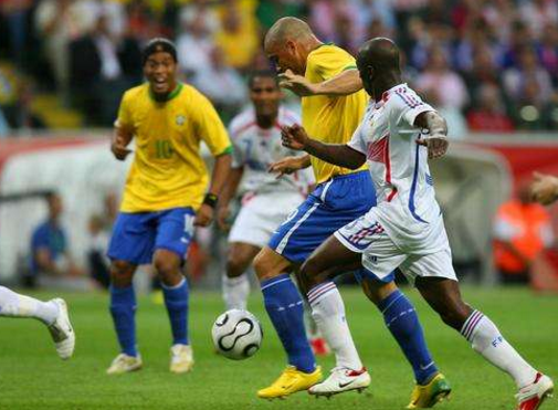 2006年世界杯巴西对法国中文解说（诸神之战-简述2006世界杯巴西VS法国）