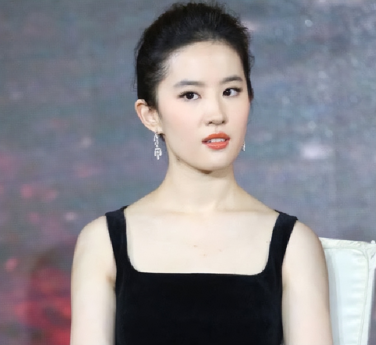 陈震《梦华录》登场惊艳,为何没成梁朝伟式顶流?刘亦菲评价很中肯