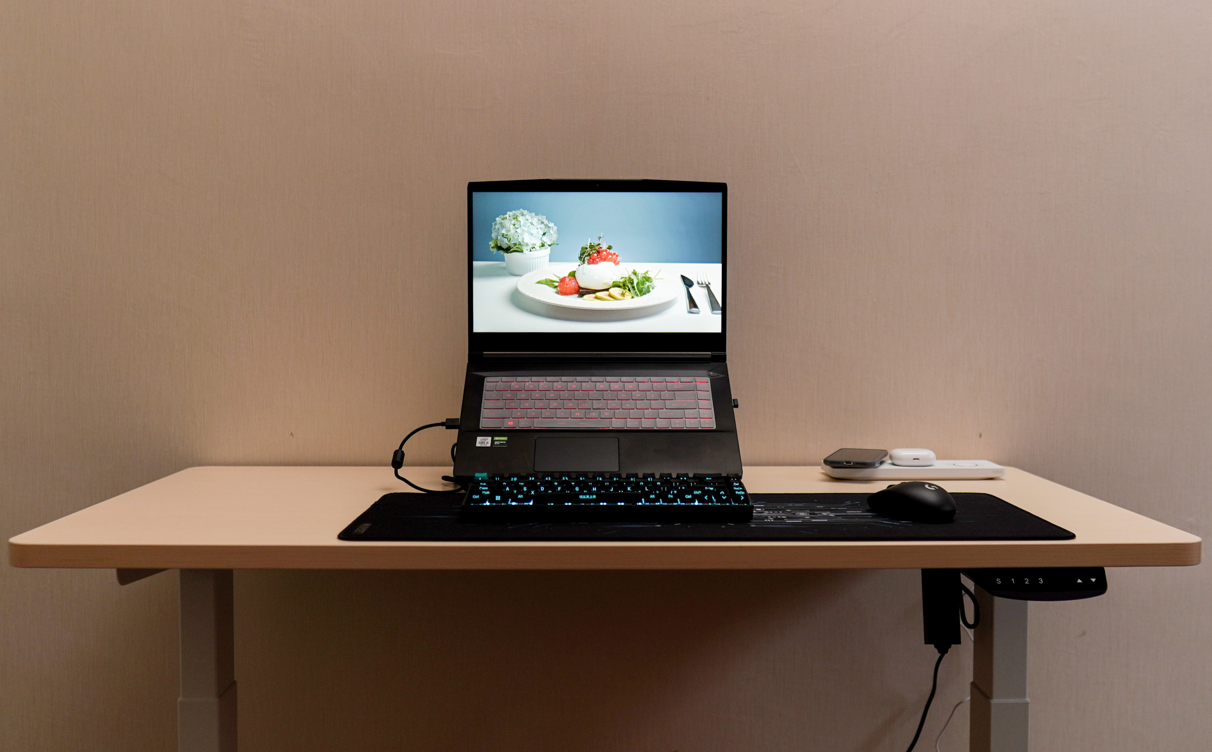 在家网课教学的临时办公桌面